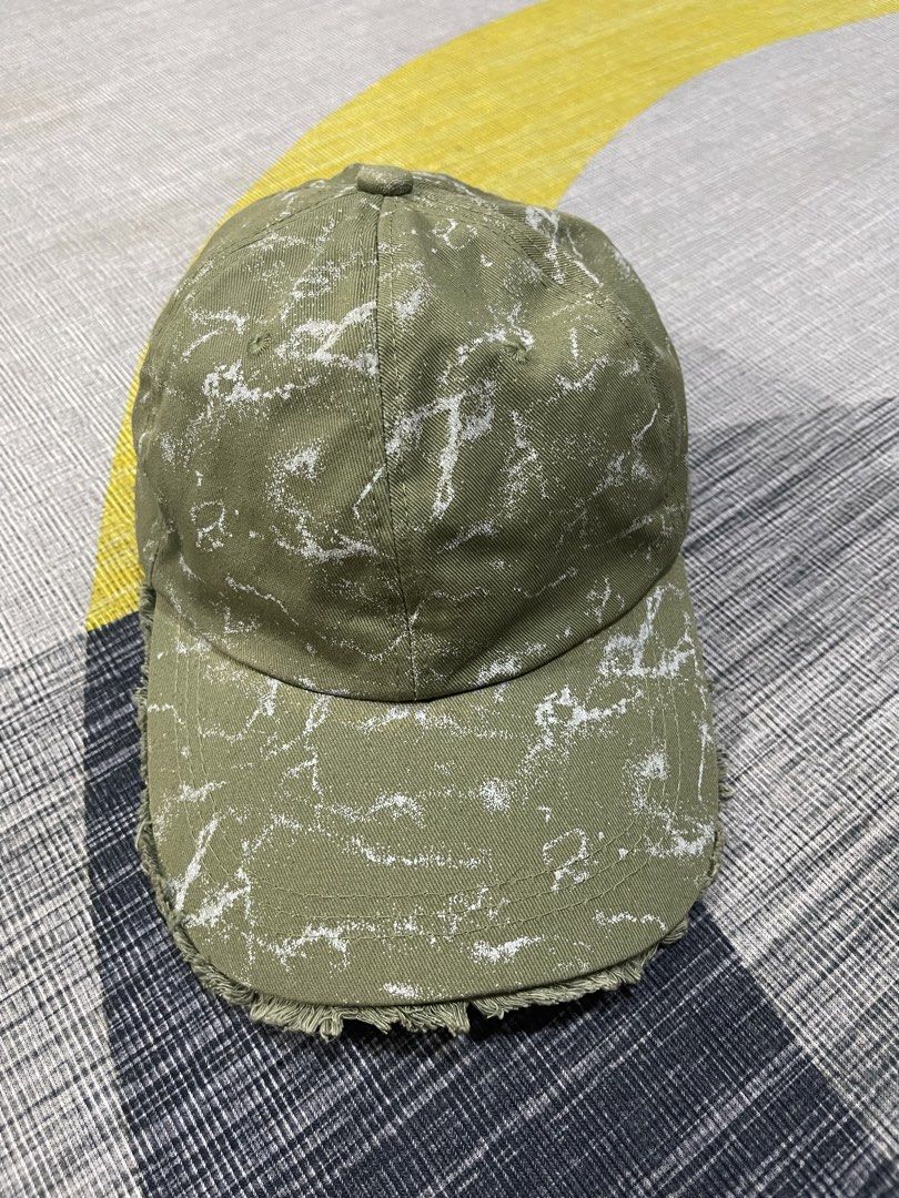 Jacquemus cap (Category: Caps & Hats) located in Taytay. Submitted by ekselentekondisyon (Listing ID 1469085502, Image 1). Description: Jacquemus cap Excellent condition One size Unisex Taytay rizal location No issue.