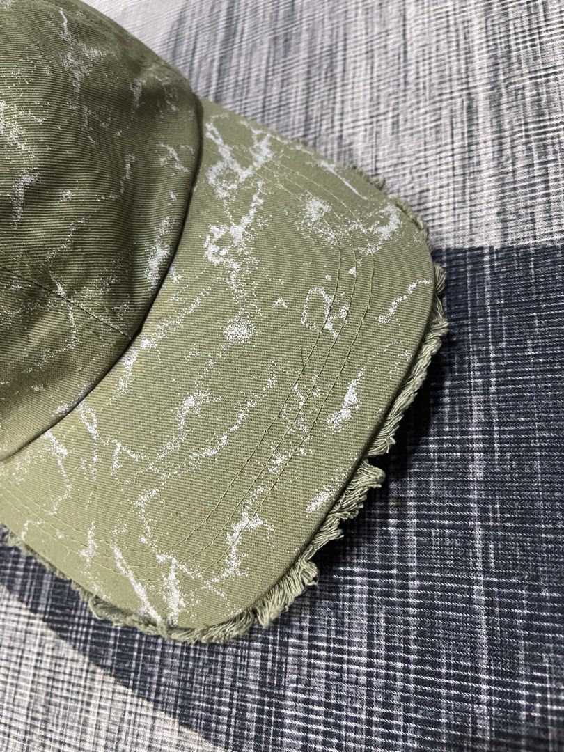 Jacquemus cap (Category: Caps & Hats) located in Taytay. Submitted by ekselentekondisyon (Listing ID 1469085502, Image 3). Description: Jacquemus cap Excellent condition One size Unisex Taytay rizal location No issue.