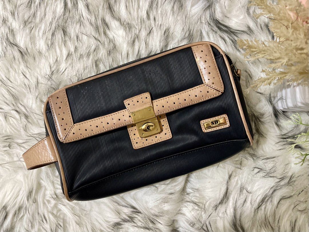Japan Clutch Bag with Lock and Key (Category: Belt bags, Clutches and Pouches) located in Teresa. Submitted by savvyonbranded (Listing ID 1469057300, Image 2). Description: 6 x 9.5 x 2.5 inches.