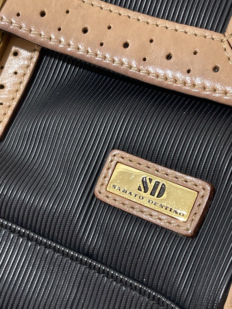 Japan Clutch Bag with Lock and Key (Category: Belt bags, Clutches and Pouches) located in Teresa. Submitted by savvyonbranded (Listing ID 1469057300, Image 3). Description: 6 x 9.5 x 2.5 inches.