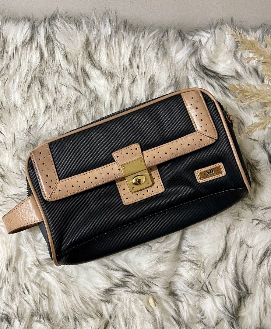 Japan Clutch Bag with Lock and Key (Category: Belt bags, Clutches and Pouches) located in Teresa. Submitted by savvyonbranded (Listing ID 1469057300, Image 1). Description: 6 x 9.5 x 2.5 inches.
