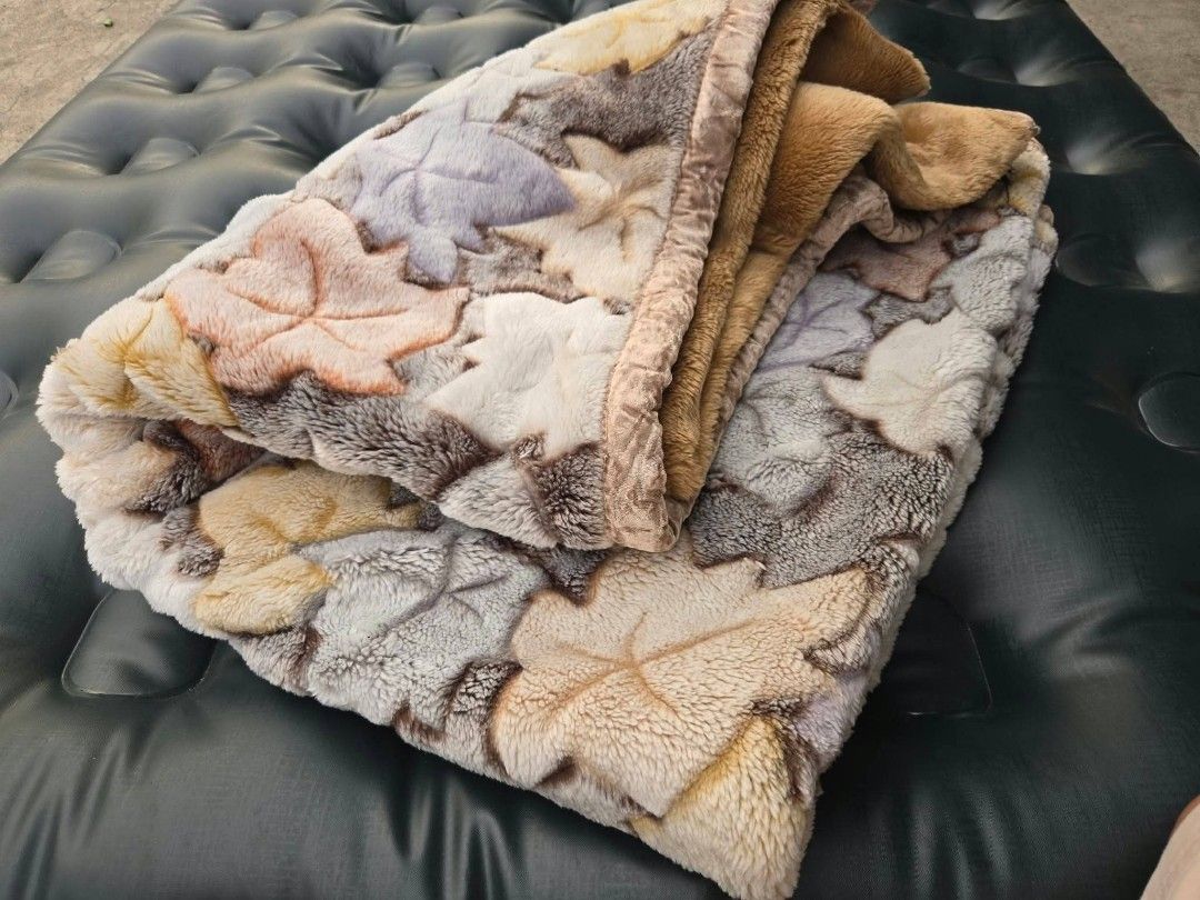 JAPAN PREMIUM MINK BLANKET (Category: Bedding & Towels) located in Sablan. Submitted by gongonshelley12 (Listing ID 1469002646, Image 2). Description: NEW ARRIVAL!!! FIRST TO PAY, FIX PRICE JAPAN PREMIUM THICK MINK BLANKET JAPAN SURPLUS DOUBLE SIZE KUNIN NIYO TO, RARE DESIGN AS IN SUPER GANDA 😍 SOBRANG LAMBOT, SARAP YAKAPIN PREMIUM QUALITY, PANG MAYAMAN, PARANG CARPET DESIGN NITO SWERTE MAKAKA MINE SAKTO NGAYON BER MOS, IPON NA KAYO NG MGA MAGAG
