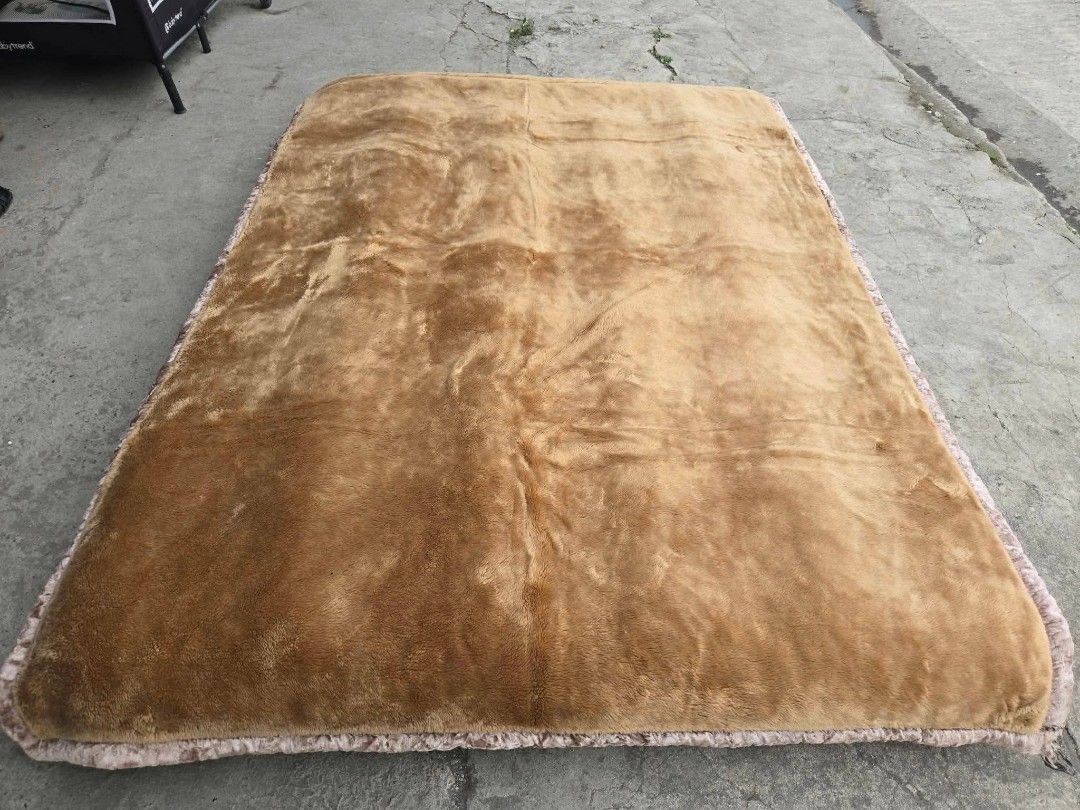 JAPAN PREMIUM MINK BLANKET (Category: Bedding & Towels) located in Sablan. Submitted by gongonshelley12 (Listing ID 1469002646, Image 3). Description: NEW ARRIVAL!!! FIRST TO PAY, FIX PRICE JAPAN PREMIUM THICK MINK BLANKET JAPAN SURPLUS DOUBLE SIZE KUNIN NIYO TO, RARE DESIGN AS IN SUPER GANDA 😍 SOBRANG LAMBOT, SARAP YAKAPIN PREMIUM QUALITY, PANG MAYAMAN, PARANG CARPET DESIGN NITO SWERTE MAKAKA MINE SAKTO NGAYON BER MOS, IPON NA KAYO NG MGA MAGAG