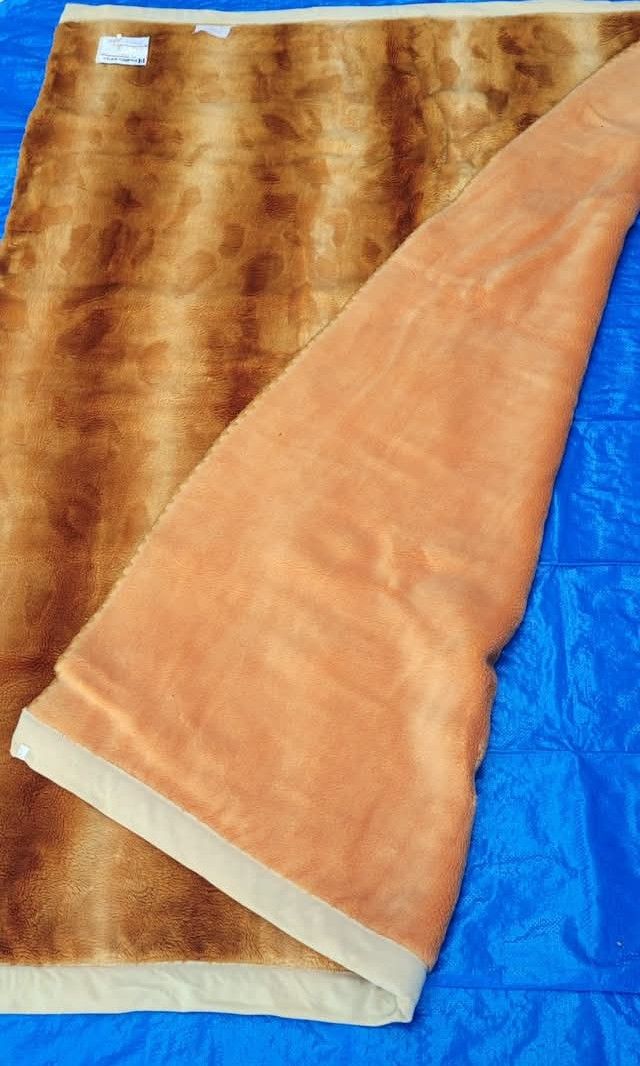 JAPAN PREMIUM MINK BLANKET (Category: Bedding & Towels) located in Sablan. Submitted by gongonshelley12 (Listing ID 1469005093, Image 2). Description: JAPAN PREMIUM THICK MINK BLANKET 150 X 200 CM LIKE NEW CONDITION PWEDE DIN BED TOPPER ANG KAPAL SOBRANG GANDA PO NITO LALO SA ACTUAL ITO YUNG MINK NA MAGANDANG KLASE, YUNG SOBRANG LAMBOT PREMIUM QUALITY, PANG MAYAMAN.
