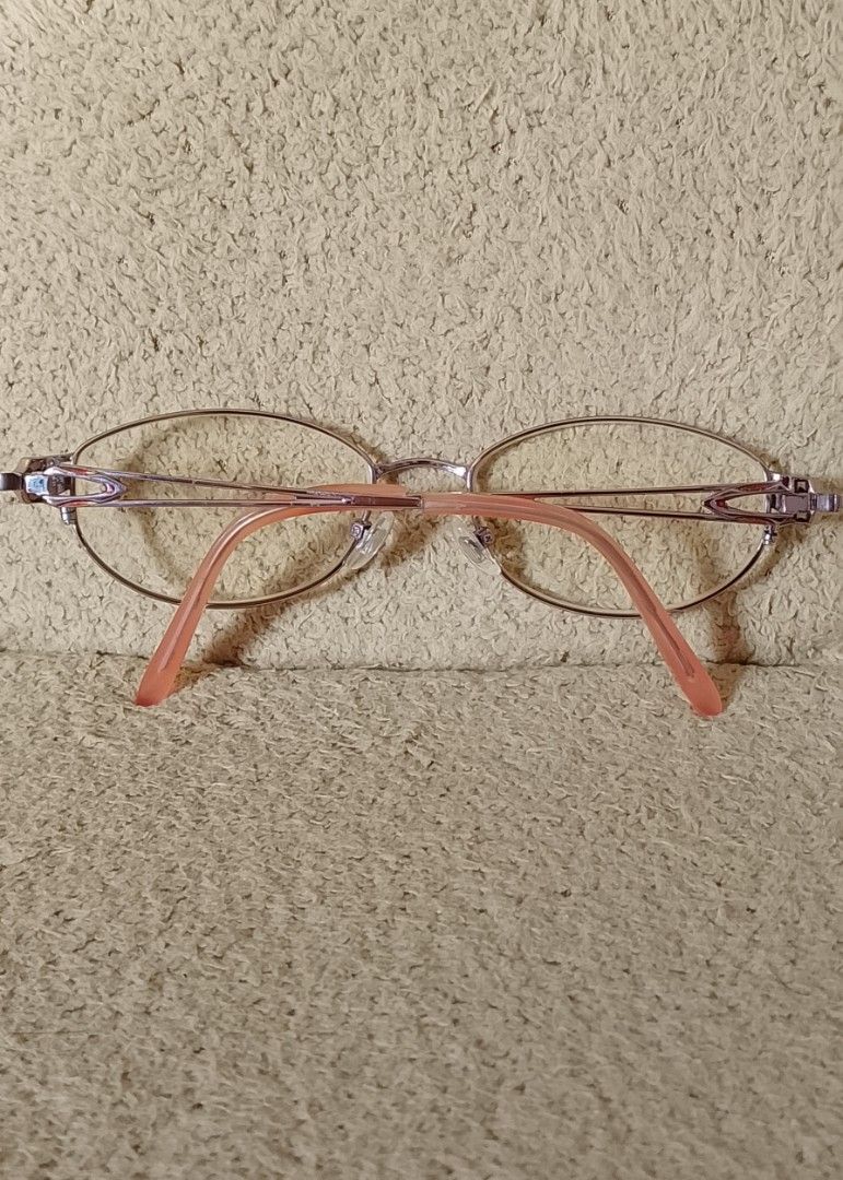 Japan Source Oval Metal Eyeglasses (Category: Sunglasses & Eyewear) located in Tarlac. Submitted by faithfulfinds (Listing ID 1468999645, Image 2). Description: Japan Source Oval Metal Eyeglasses in gold tone Premium quality metal frames galing Japan surplus! Sobrang ganda sa personal, classic at napaka-eleganteng tingnan. Details: • Condition: Like-new condition, napakalinis at walang anumang issue. • Design: Unbranded pero may napakagandang det