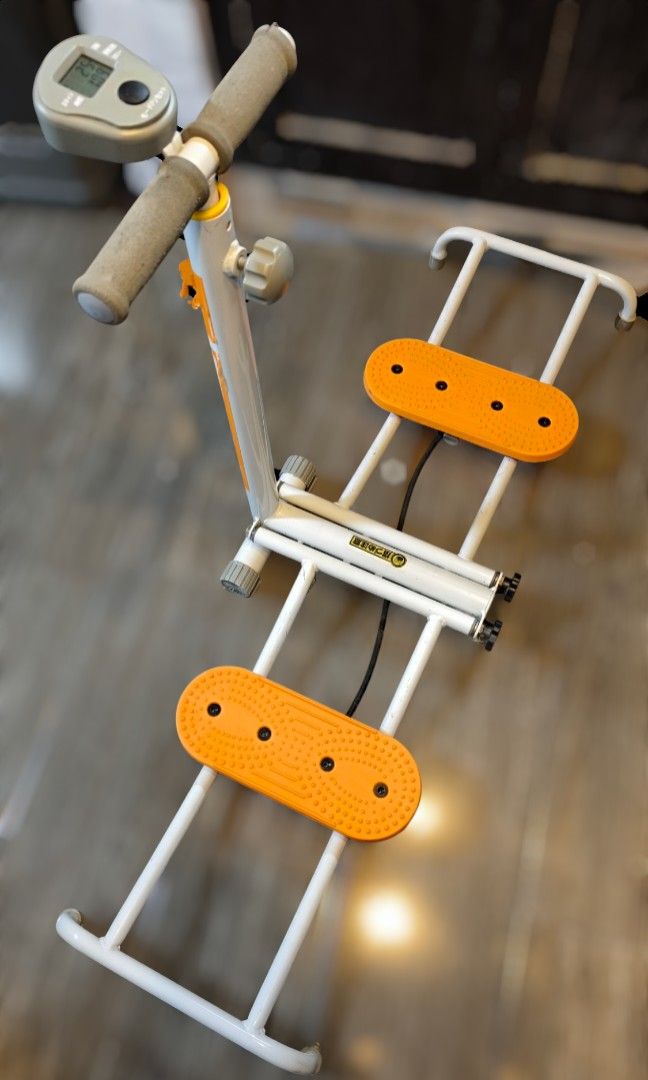Japan Surplus Leg Magic exerciser (Category: Cardio & Fitness Machines) located in Cavite. Submitted by csl_corner (Listing ID 1468940085, Image 1). Description: Japan Surplus Leg Magic exerciser 💯 Authentic Original from Japan *counter untested mahina palitin battery.