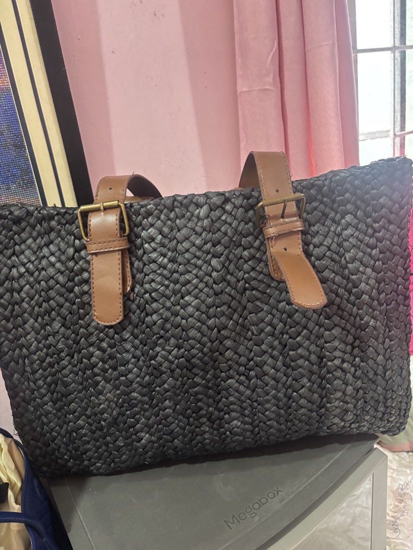 Japan Surplus tote bag (Category: Tote Bags) located in Teresa. Submitted by lovedbykels (Listing ID 1468994296, Image 2). Description: Preloved Some lose material but in good condition 💖.