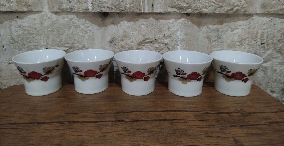 Japanese white porcelain cup (Category: Coffee & Tea Tableware) located in San Fernando. Submitted by dntjapansurpluselyu (Listing ID 1468935559, Image 1). Description: .