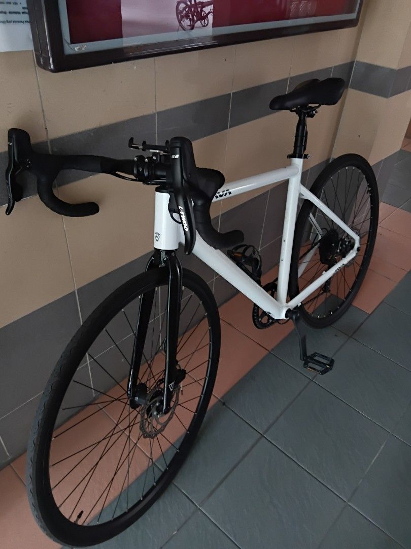Java Road Bike (Category: Bicycles) located in Singapore. Submitted by seller346 (Listing ID 1467774313, Image 2). Description: There are a few scratches, hard to see from afar wont affect the riding. I want to see what offers i can get for this bike.