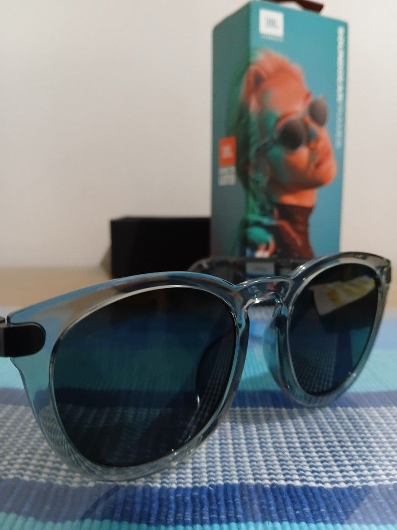 JBL Soundgear Frames Audio Sunglasses (Category: Sunglasses & Eyewear) located in Cainta. Submitted by martin.a1021 (Listing ID 1469102091, Image 3). Description: - Brand: JBL - Model: Soundgear Frames (Audio Sunglasses) - Color: Semi-transparent grey with dark tinted lenses - Unused - SRP +9k.