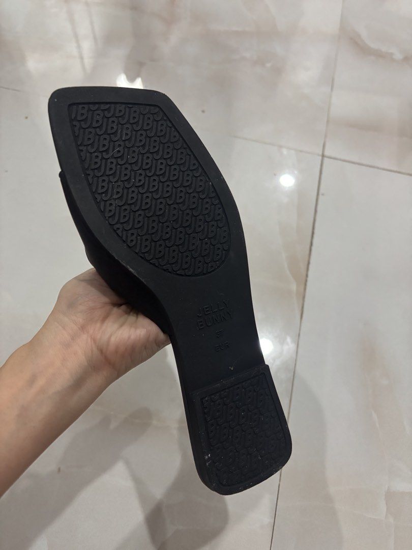 Jelly Bunny (Category: Flats & Sandals) located in Quezon City. Submitted by ryleen25 (Listing ID 1469019526, Image 2). Description: ✨ SHOES UPGRADE SALE! ✨ Looking for a cute Jelly Bunny pair? 🩷 This might be for you! 👀 JELLY BUNNY — ₱1,000 ONLY 📏 EUR 37 / 24cm 📍 North Caloocan 📦 No original box, but I’ll provide another box for shipment. 💸 GCash | BPI | BDO 🚚 J&T | Lalamove 📸 Photos attached — please check for actual details/condition. 