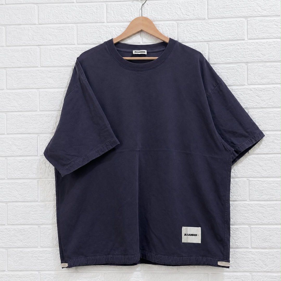 Jil Sander Oversized Shirt (Category: Tshirts & Polo Shirts ) located in Taguig. Submitted by thriftstar2 (Listing ID 1468936111, Image 1). Description: W 25 L 29 Size M on tag (best fit to 2XL) Color rate: 9/10 Good condition No issue.