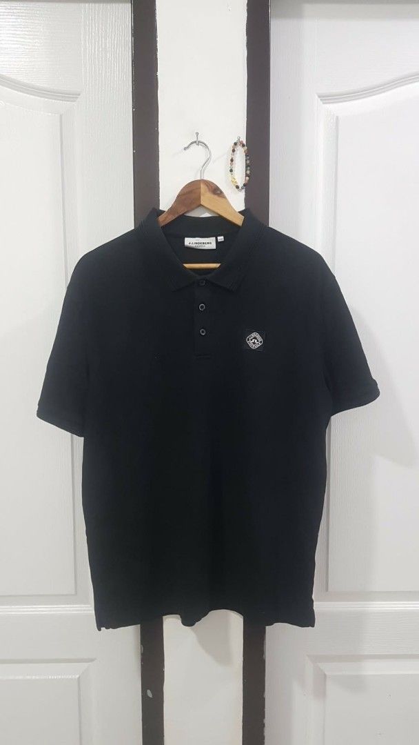 j.lindeberg Black Polo Shirt (Category: Tshirts & Polo Shirts ) located in Manila. Submitted by nice430 (Listing ID 1469081237, Image 1). Description: - Brand: J.Lindeberg - Color: Classic Black - Fit: Regular fit - Design: Three-button placket with standard collar - Detail: Small logo patch on the left chest - Versatility: Clean, minimal look ideal for golf or casual wear.