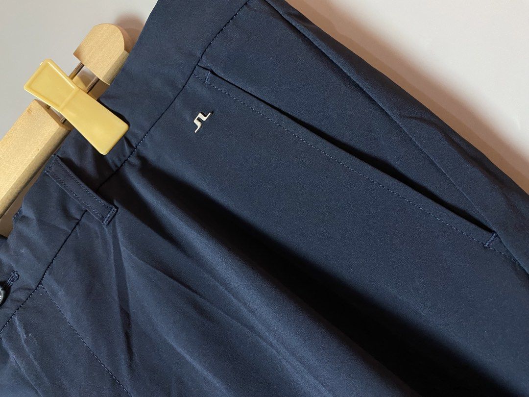 j.lindeberg Pants (Category: Trousers) located in Quezon City. Submitted by loloyz123 (Listing ID 1469097283, Image 2). Description: J.LINDEBERG Pants Condition: Very good Color rate: 10/10 Color: Navy Size: L: 38.5 W:20 inches.