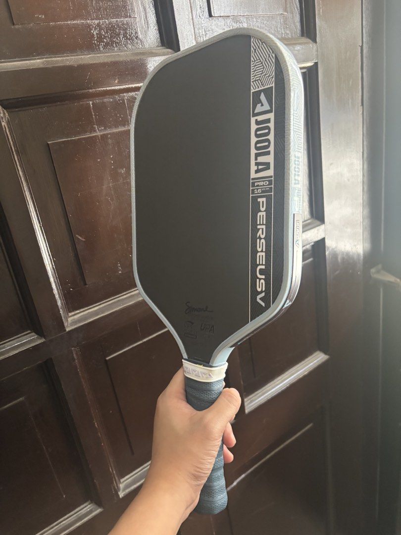 Joola Perseus Pro V - Simone Jardim (Category: Racket and Ball Sports) located in Manila. Submitted by kyl.cng (Listing ID 1469056892, Image 3). Description: SELLING MY PERSONAL USED JOOLA PERSEUS “SIMONE JARDIN” PRO V ‼️ [PRELOVED] 🔥SUPER CLONE 1:1🔥 Same na same sya sa original hindi lang na reregister ung sa NFC FOR ONLY 3800 PESOS‼️ 🤝 Negotiable - 5x lang nagamit sa OP (medj busy na kasi) - WITH PPF EDGE GUARD SINCE DAY 1 and TUNGSTEN WEIGH
