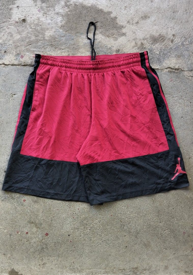 Jordan (Category: Shorts) located in Alaminos. Submitted by thrift-matic (Listing ID 1469016046, Image 2). Description: W34-38 L22.