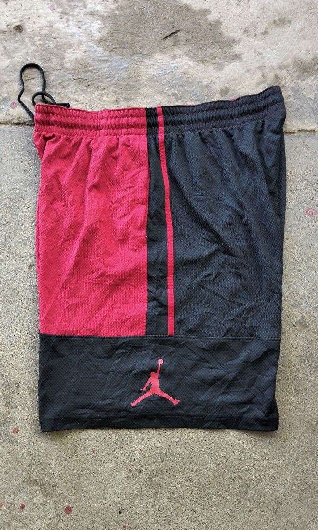 Jordan (Category: Shorts) located in Alaminos. Submitted by thrift-matic (Listing ID 1469016046, Image 1). Description: W34-38 L22.