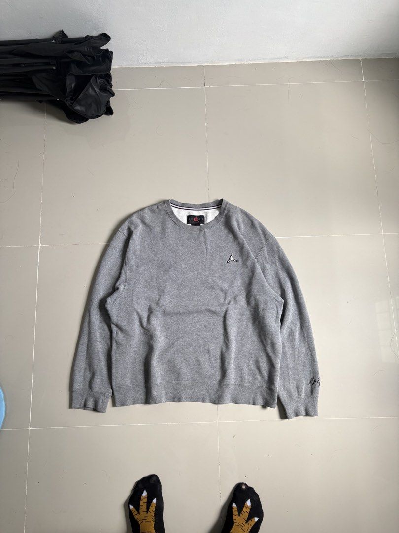 Jordan (Category: Coats, Jackets and Outerwear) located in Minglanilla. Submitted by zydeeeey (Listing ID 1469066139, Image 3). Description: PUMA x SANTA CRUZ EXCELLENT CONDITION Size XXL On tag fit Small 23-24 Width x 28-29Length COLOR RATE - 10/10 NO ISSUES PM ME FOR MORE DETAILS.