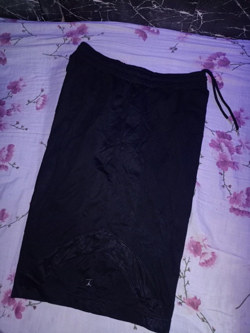 Jordan Classic Black Shorts with Drawstring Size L (Category: Shorts) located in Manila. Submitted by naixhrift (Listing ID 1468970682, Image 2). Description: Jordan Classic Bball Short with mini pocket Size Large to XL Length 23 Waist 30 to 42 1500 plus ship jnt courier payment on gcash manila area.
