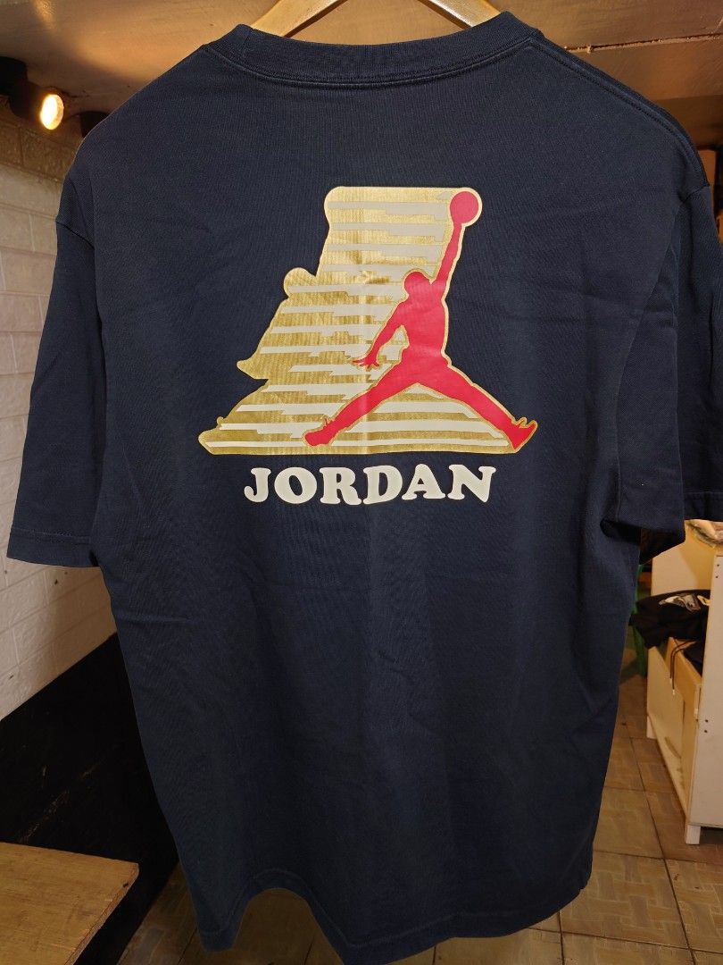 Jordan tshirt thrift (Cut washtag) (Category: Tshirts & Polo Shirts ) located in Paranaque City. Submitted by emzeicool48572 (Listing ID 1469057691, Image 1). Description: Size: Medium to Large (22x28 inch) Material: Cotton Crew Neck Color: Charcoal Black color rate: 9.5/10 Condition: 9.5/10 📍Tambo Paranaque 💸Payment: Pay Maya only 📦🚚 Delivery: Lalamove or j&t (order mo book mo) No return policy Buy at your own risk Don't expect too much from
