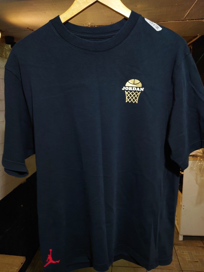 Jordan tshirt thrift (Cut washtag) (Category: Tshirts & Polo Shirts ) located in Paranaque City. Submitted by emzeicool48572 (Listing ID 1469057691, Image 2). Description: Size: Medium to Large (22x28 inch) Material: Cotton Crew Neck Color: Charcoal Black color rate: 9.5/10 Condition: 9.5/10 📍Tambo Paranaque 💸Payment: Pay Maya only 📦🚚 Delivery: Lalamove or j&t (order mo book mo) No return policy Buy at your own risk Don't expect too much from