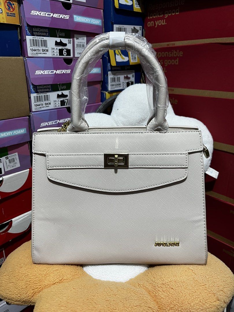 JOVANNI BAG FOR WOMEN (Category: Shoulder Bags) located in Manila. Submitted by renalyn1994 (Listing ID 1469113840, Image 2). Description: 100% ORIGINAL 100% BRANDNEW P1,500 Only with extra Sling with dust bag ship via Lalamove LBC COD COP DOOR TO DOOR GCASH PAYMENT .