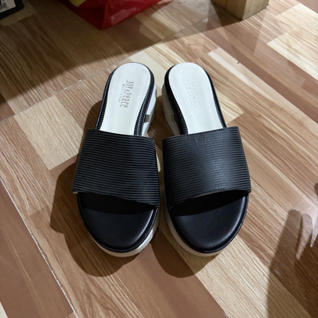 Joy & peace italy black flatform platform slides (Category: Wedges) located in Baguio. Submitted by suffering (Listing ID 1469119797, Image 2). Description: Baguio .