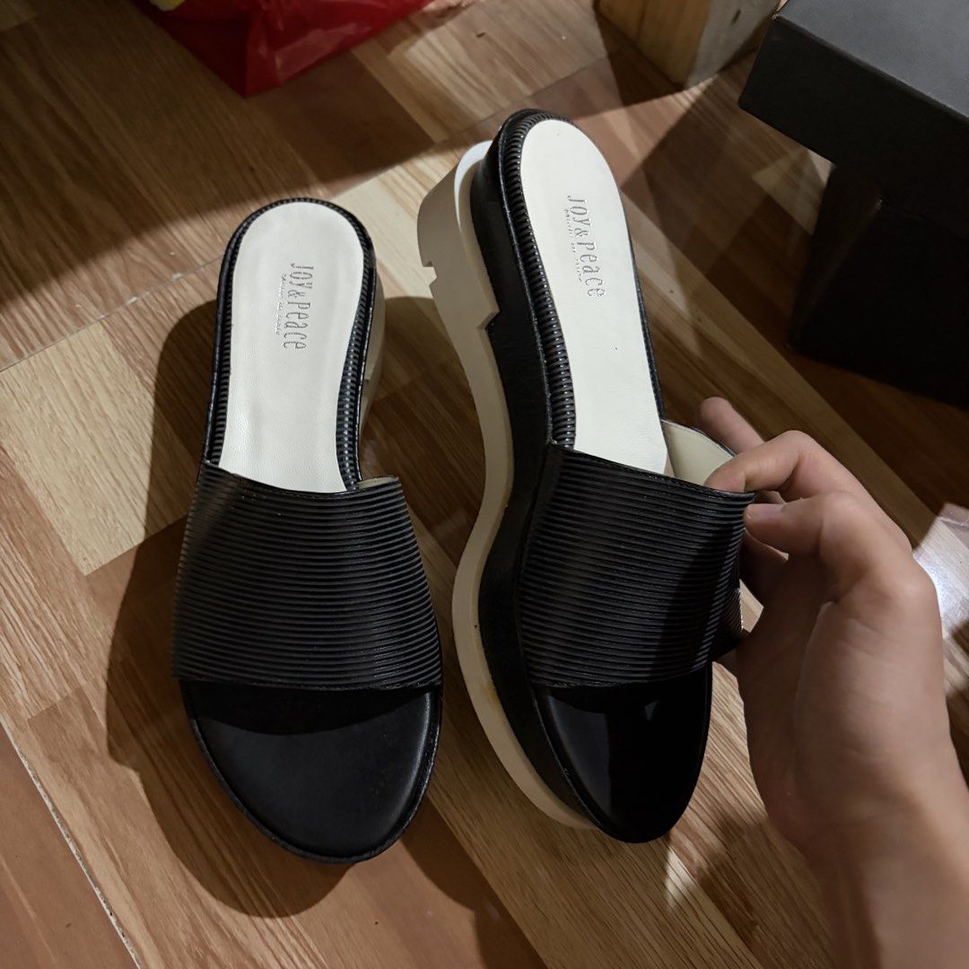 Joy & peace italy platform slides black (Category: Wedges) located in Baguio. Submitted by suffering (Listing ID 1469120474, Image 3). Description: .