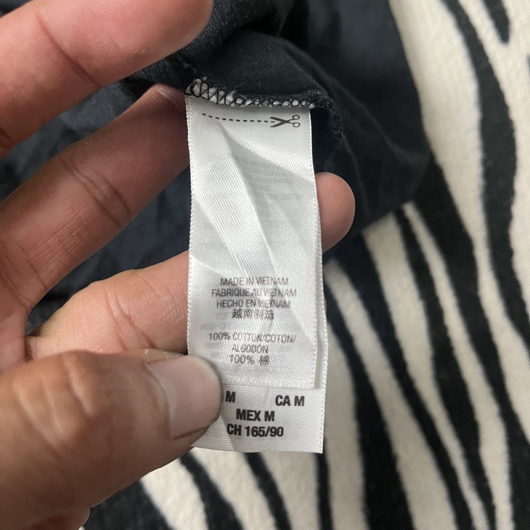 Juicy couture shirt (Category: Shirts) located in Manila. Submitted by royaldripmanila (Listing ID 1469083317, Image 3). Description: Discoloration W18 L26.5.