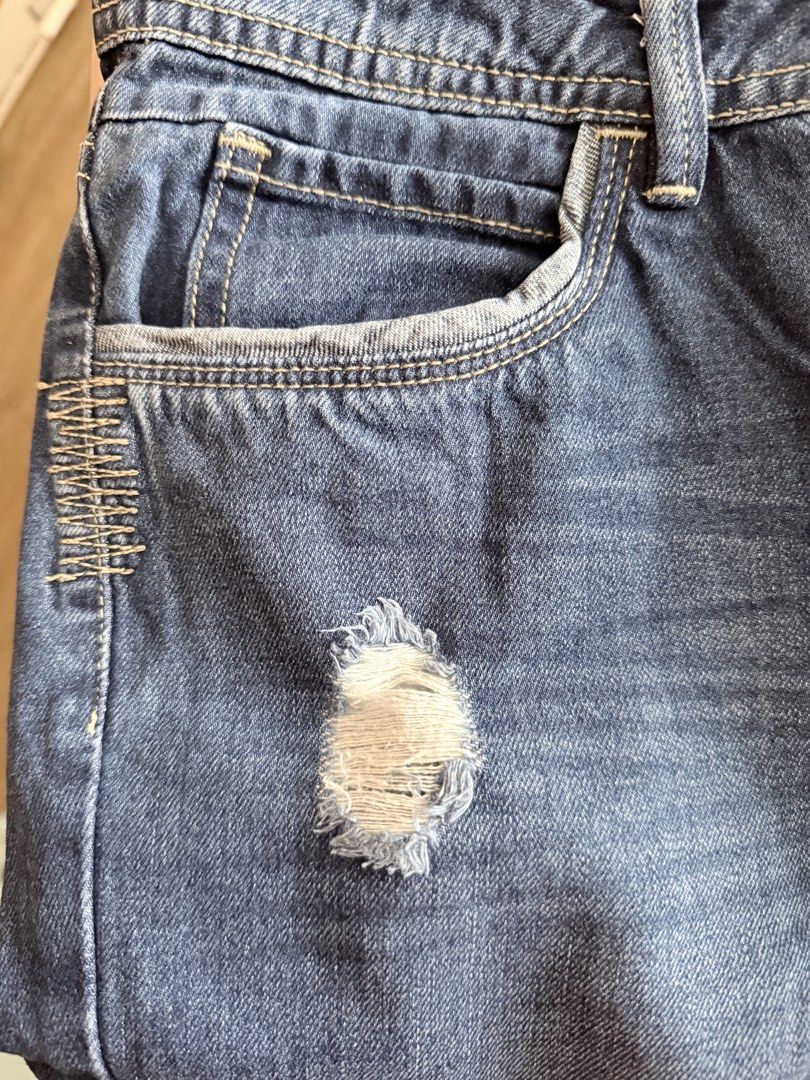 Just G Jeans (Category: Jeans) located in Paranaque City. Submitted by roanclauds (Listing ID 1468953691, Image 3). Description: - Brand/Item: Just G blue denim jeans - Fit: Mid-rise waist with classic straight leg cut - Details: Brass-toned front button, distressed right thigh and left pocket - Hem: Folded cuffs with raw edges - Pockets: Functional back pockets included.