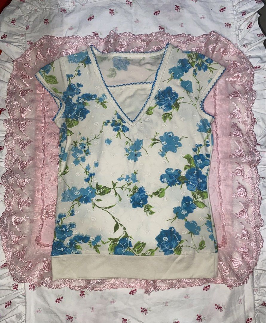 Kaiser blue roses y2k top |whimsy whimsical esoteric 2000s top (Category: Others Tops) located in Manila. Submitted by daintypeach (Listing ID 1468953220, Image 2). Description: size: s-m, 4th pic need isew loob nyaa sa isang side -tho not visible sha sa front and pag ww 🍥 M: ₱170 READ BEFORE CLAIMING ⋅ॱ ི☘︎ ྀ⋅.˳˳.⋅ॱ 📍Loc: Quezon City, Metro Manila 📦 J&T and Ggx + can do sdd (for rush shipment) via lalamove / joyride 💳 Gcash only, no cod😾 ⏳ 