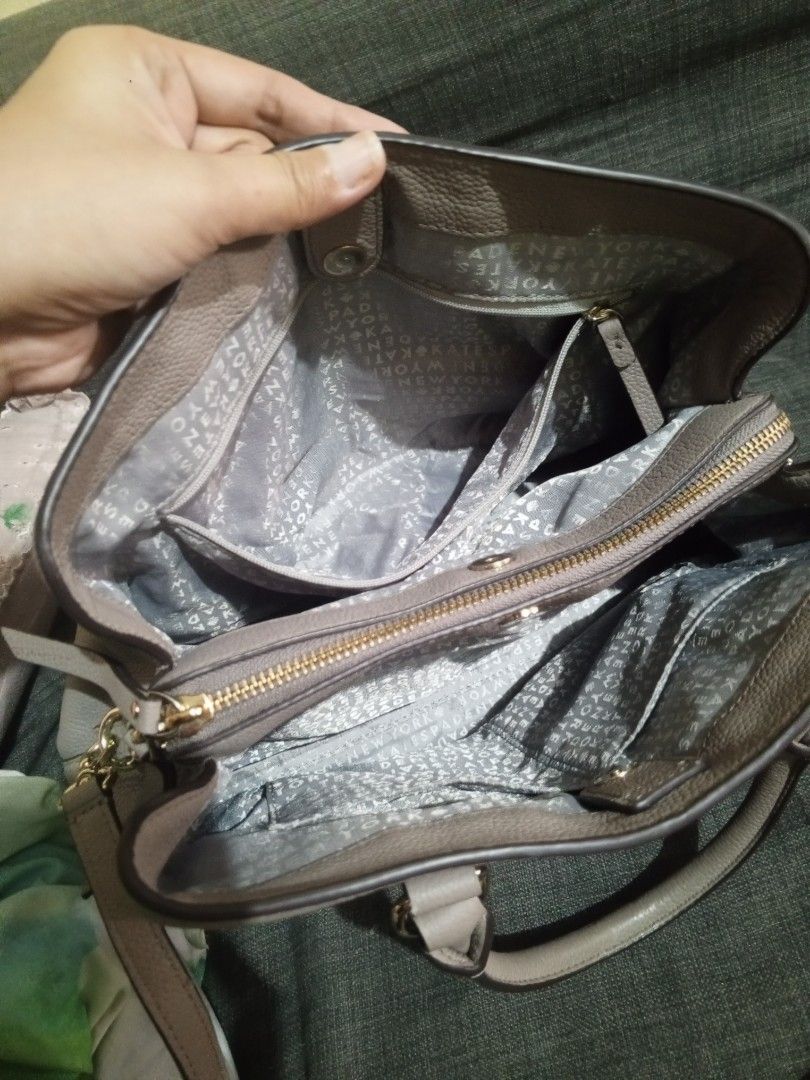 kate spade orig leather bag (Category: Cross-body Bags) located in Quezon City. Submitted by BEvs_closet (Listing ID 1469077217, Image 2). Description: .