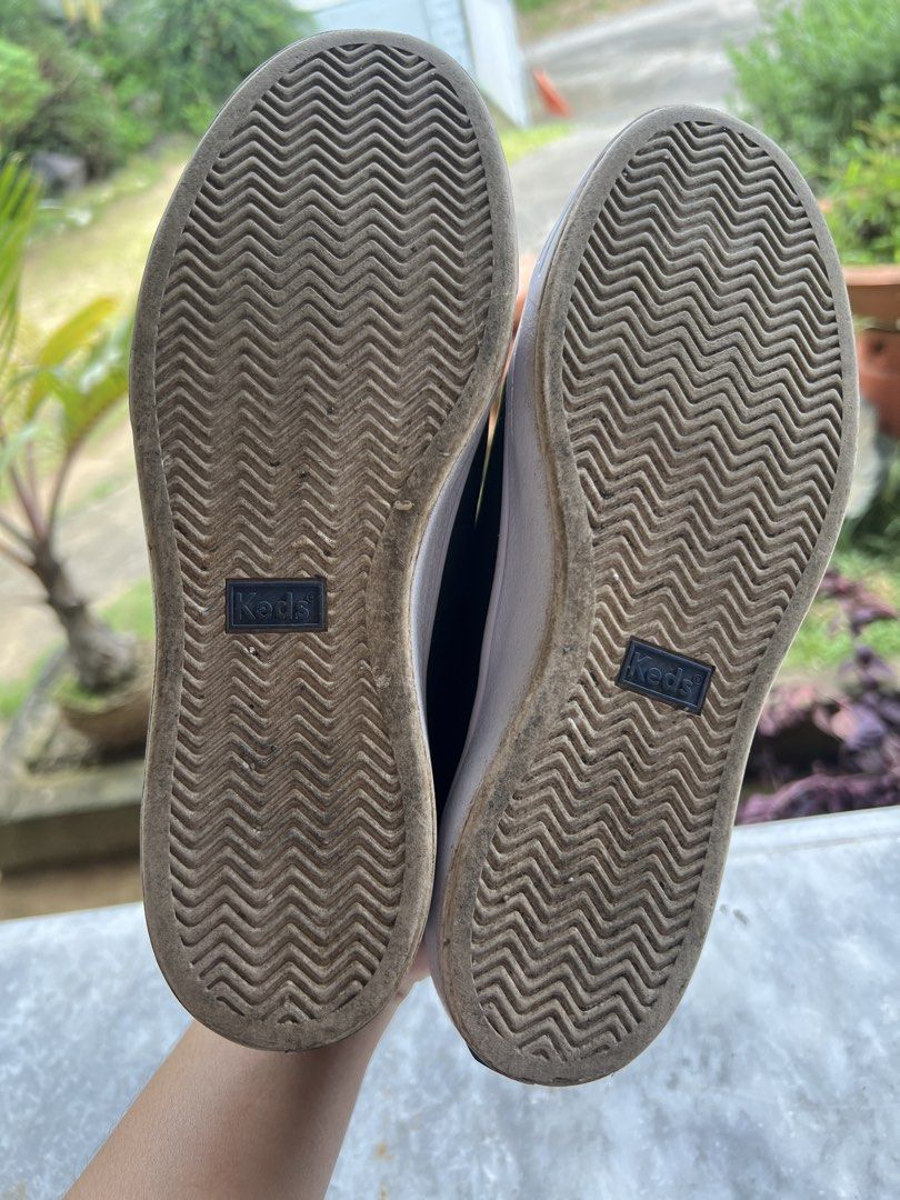Keds Black Leather US 5 (Category: Sneakers) located in Tanauan. Submitted by abhieyah06 (Listing ID 1468936034, Image 2). Description: Masikip na sya sakin. Di na nasusuot sayang nasa cabinet lang. Mode of payment: Gcash.