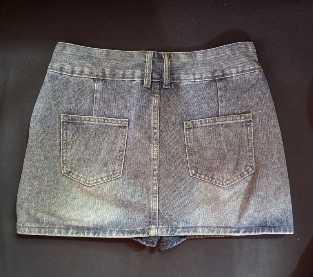 kendall skort (Category: Skirts) located in Midsayap. Submitted by shai_09 (Listing ID 1468950749, Image 3). Description: size 32 length 14 inch.