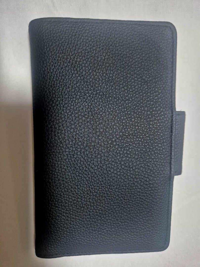 Kenneth Cole wallet (Category: Purses & Pouches) located in Cainta. Submitted by edison29.tiger (Listing ID 1468961920, Image 2). Description: Brand new Kenneth Cole wallet.
