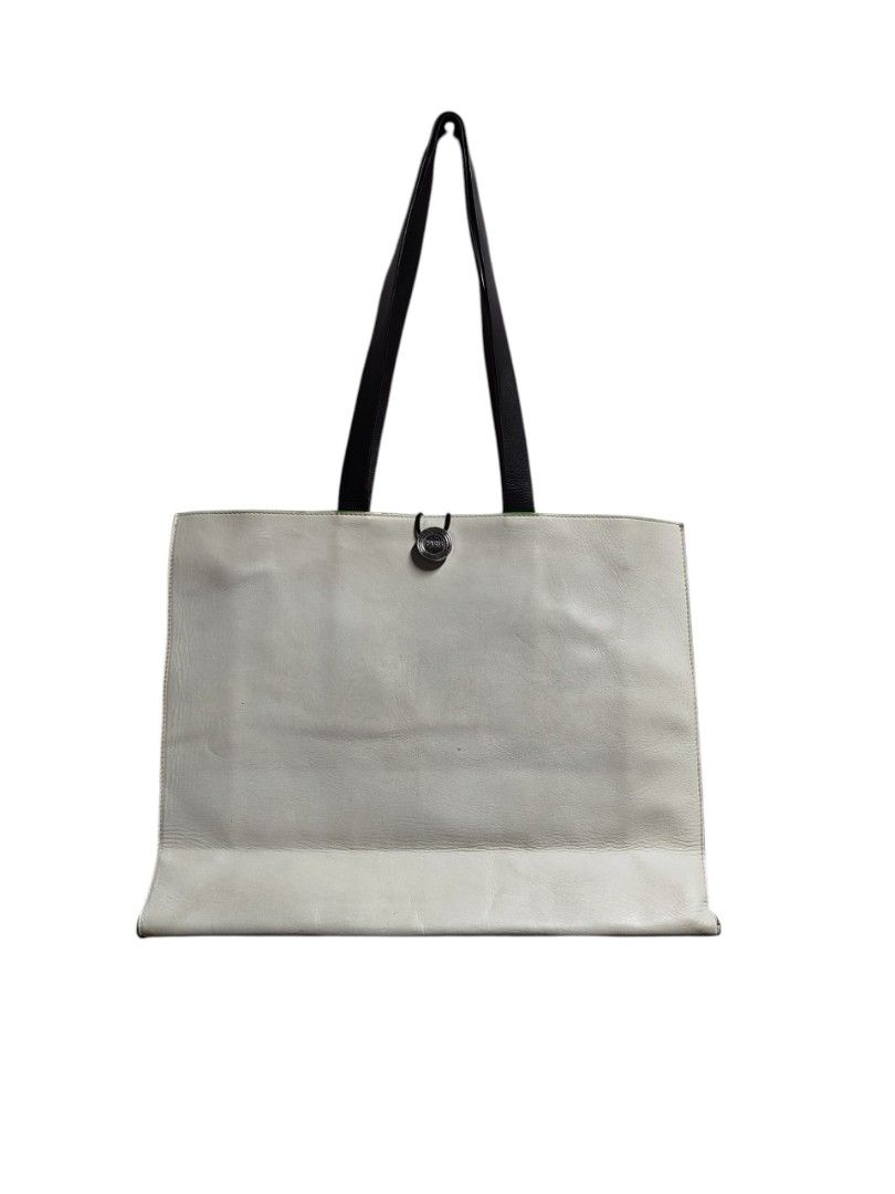 KENZO X H&M LEATHER TOTE BAG (Category: Luxury Bags & Wallets) located in Bayombong. Submitted by Gentlemans_ClosEt (Listing ID 1468939098, Image 2). Description: KENZO X H& M LEATHER TOTE BAG DIMES: 14 X 17 X 5.5 EXCELLENT CONDITION NO ISSUES.