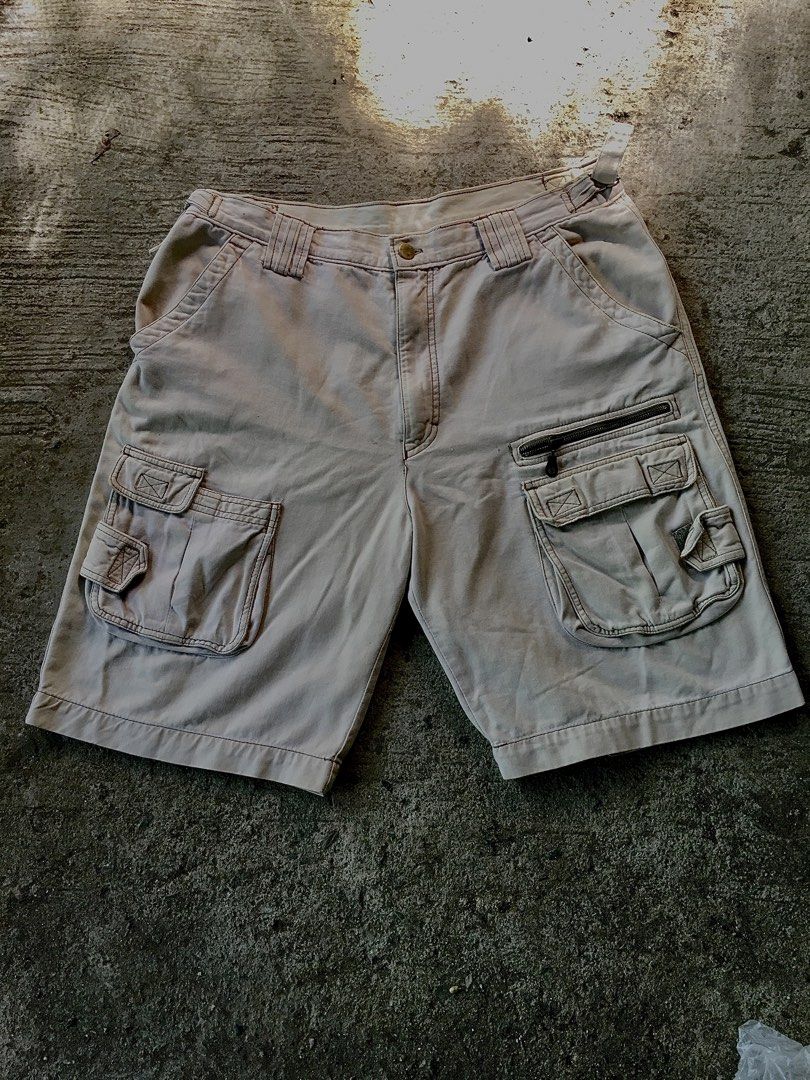 Khaki Baggy Cargo Jorts (Category: Shorts) located in Manila. Submitted by matthew_nyego (Listing ID 1469071259, Image 3). Description: Size 30-36 (adjustable).