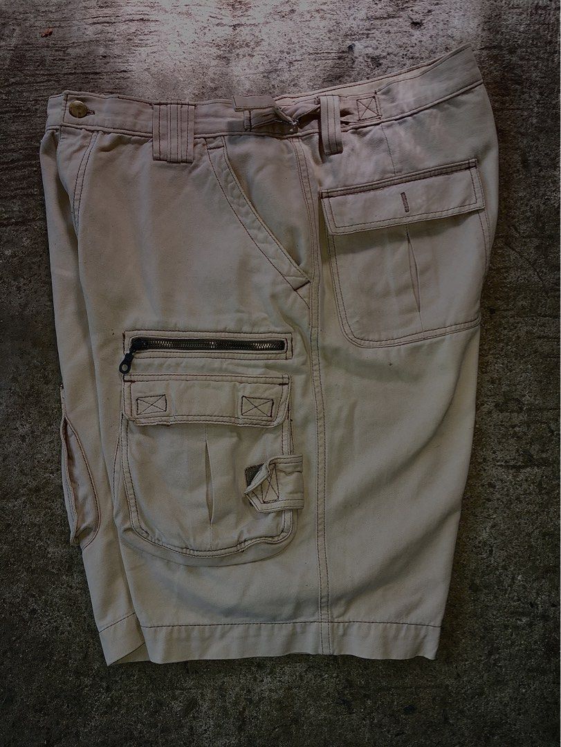 Khaki Baggy Cargo Jorts (Category: Shorts) located in Manila. Submitted by matthew_nyego (Listing ID 1469071259, Image 1). Description: Size 30-36 (adjustable).