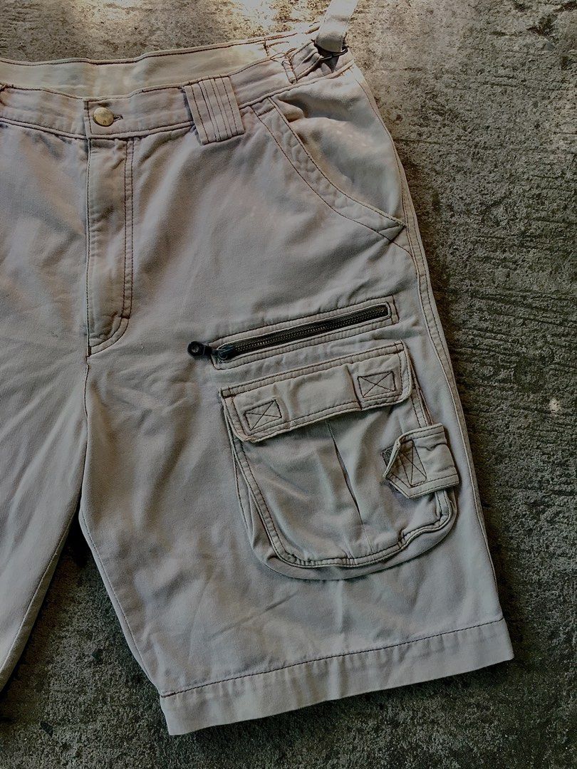 Khaki Baggy Cargo Jorts (Category: Shorts) located in Manila. Submitted by matthew_nyego (Listing ID 1469071259, Image 2). Description: Size 30-36 (adjustable).