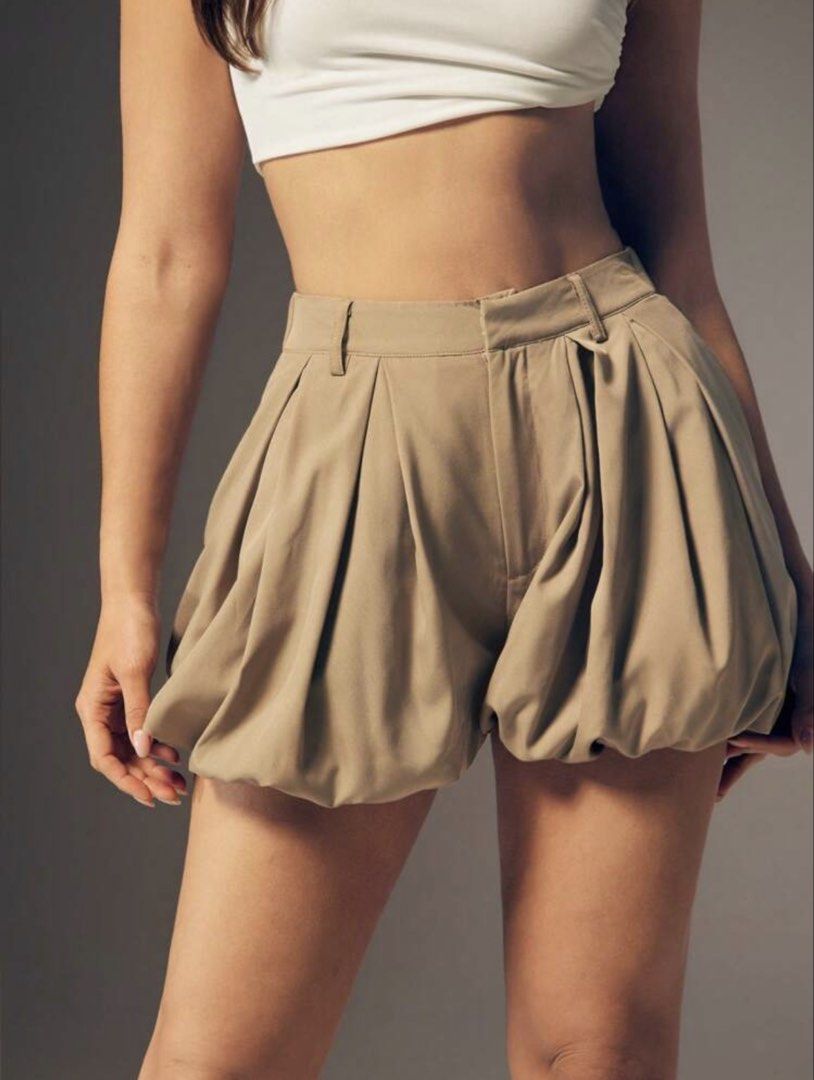 Khaki Bubble Shorts Pleated High Waist (Category: Shorts) located in Caloocan City. Submitted by kikay.street (Listing ID 1469014010, Image 1). Description: Brand: Shen Size: Medium to Semi Large Condition: Lightly Used.