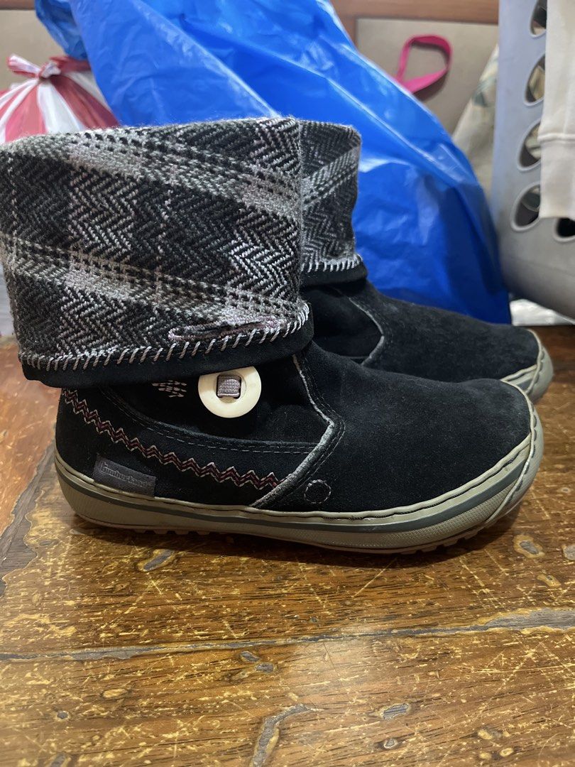 Kids winter autumn boots Timberland (Category: Babies & Kids Fashion) located in Quezon City. Submitted by rhoyrhoy (Listing ID 1468977481, Image 1). Description: Timberland Genuine leather boots Original Perfect for use in autumn or winter Inner with wool lining Sturdy stiches No heel drag Equivalent to Womens size 4.5-5.