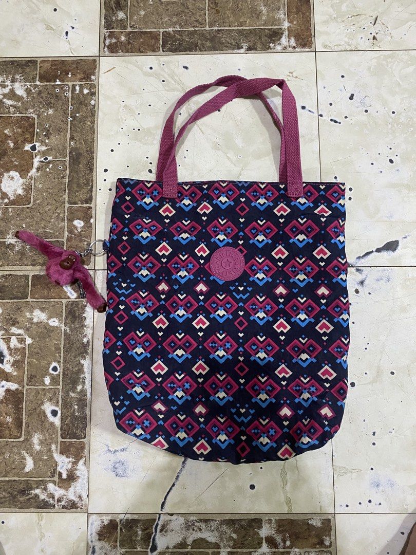 Kipling geometric pattern nylon tote bag (Category: Tote Bags) located in Tagoloan. Submitted by puretiger-389e (Listing ID 1468942523, Image 1). Description: Kipling geometric pattern nylon tote bag Need wash.