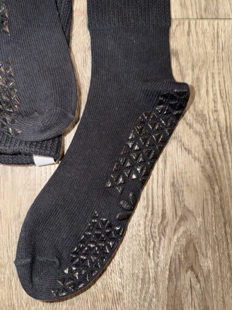 Knee high grip socks (Category: Socks & Tights) located in Quezon City. Submitted by jrlcloset (Listing ID 1469074592, Image 2). Description: Knee length Bought from an ig shop Used once Free size .