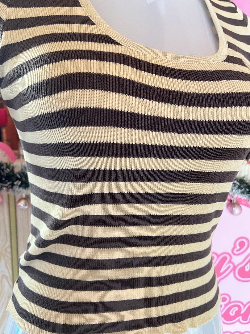 knitted chocobrown&beige top (Category: Blouses) located in Manila. Submitted by myapparelshop (Listing ID 1468981074, Image 2). Description: .