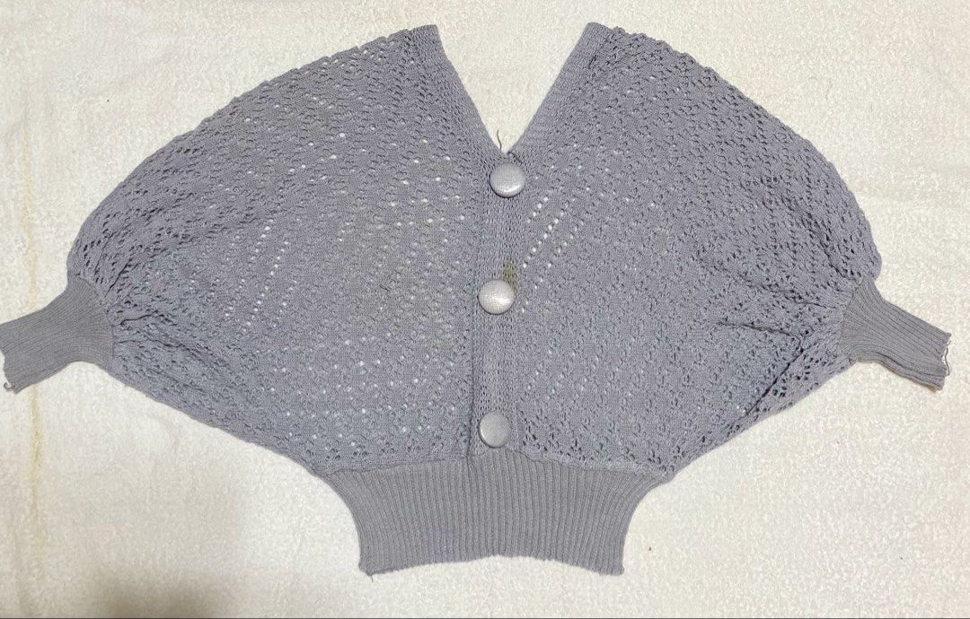 Knitted Gray Top (Category: Coats, Jackets and Outerwear) located in Morong. Submitted by fcjonline528 (Listing ID 1469038703, Image 1). Description: PRELOVED that never been used. . Naitabi lang po sa tabihan .