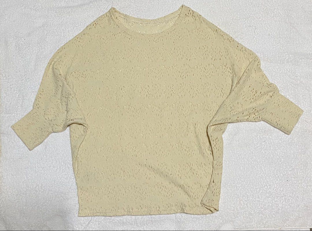 Knitted top (Category: Coats, Jackets and Outerwear) located in Morong. Submitted by fcjonline528 (Listing ID 1469053830, Image 1). Description: This is Preloved po. Nastocked lang po sa tabihan kaya po binebenta ko na.