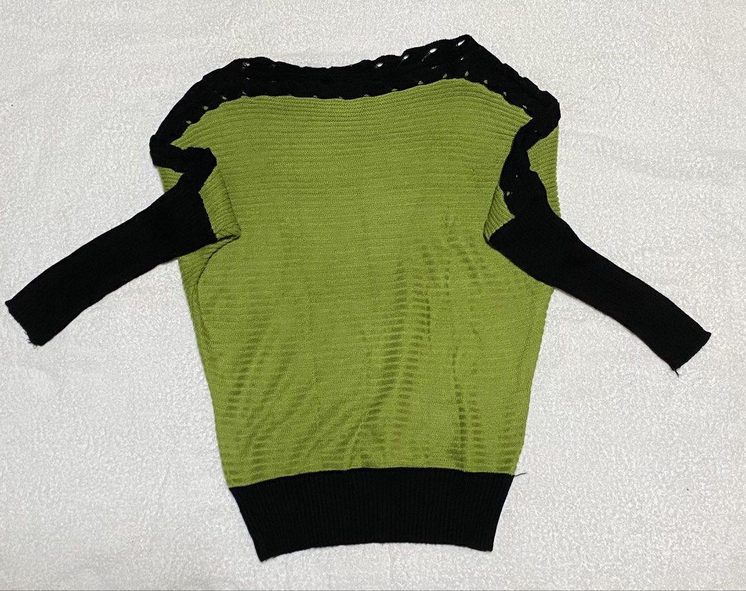Knitted top (Category: Coats, Jackets and Outerwear) located in Morong. Submitted by fcjonline528 (Listing ID 1469057970, Image 1). Description: Preloved knitted top. .