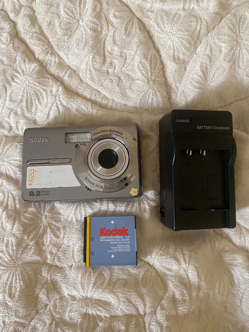 kodak easyshare m853 (Category: Cameras) located in Davao. Submitted by ysabelley (Listing ID 1468974976, Image 1). Description: ⤷ resolution: 8.2 MP CCD sensor ⤷ zoom: 3× optical zoom ⤷ screen: 2.5” LCD ⤷ storage: SD / SDHC card ⤷ flash: built-in ⤷ battery: Kodak KLIC-7001 rechargeable battery ⤷ feature: classic Y2K-style CCD digital camera ✨ ୨୧ price & inclusions ⤷ ₱1,900 only! 💸 ⤷ free battery and charger included 🎁 ⤷ battery included is not