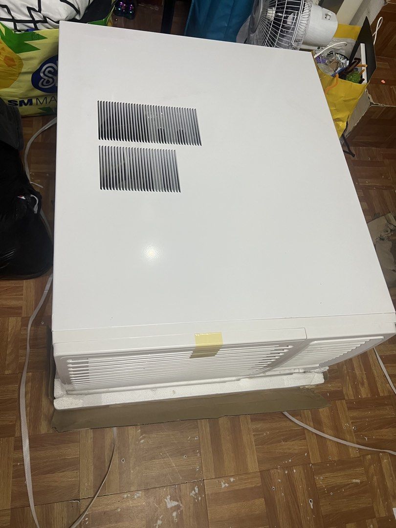 Kolin Quad Series 2.5 HP Window Type Air Conditioner (Category: Air Conditioning and Heating) located in Las Pinas. Submitted by oika_21 (Listing ID 1469104021, Image 3). Description: - Brand: Kolin Quad Series Window Type Inverter Air Conditioner - Model: KAG-250WCINV - Capacity: 2.5 HP (Ideal for large rooms) - Technology: Full DC Inverter with Smart Controller capability for maximum energy savings - Refrigerant: Eco-friendly R32 - Design: Whit