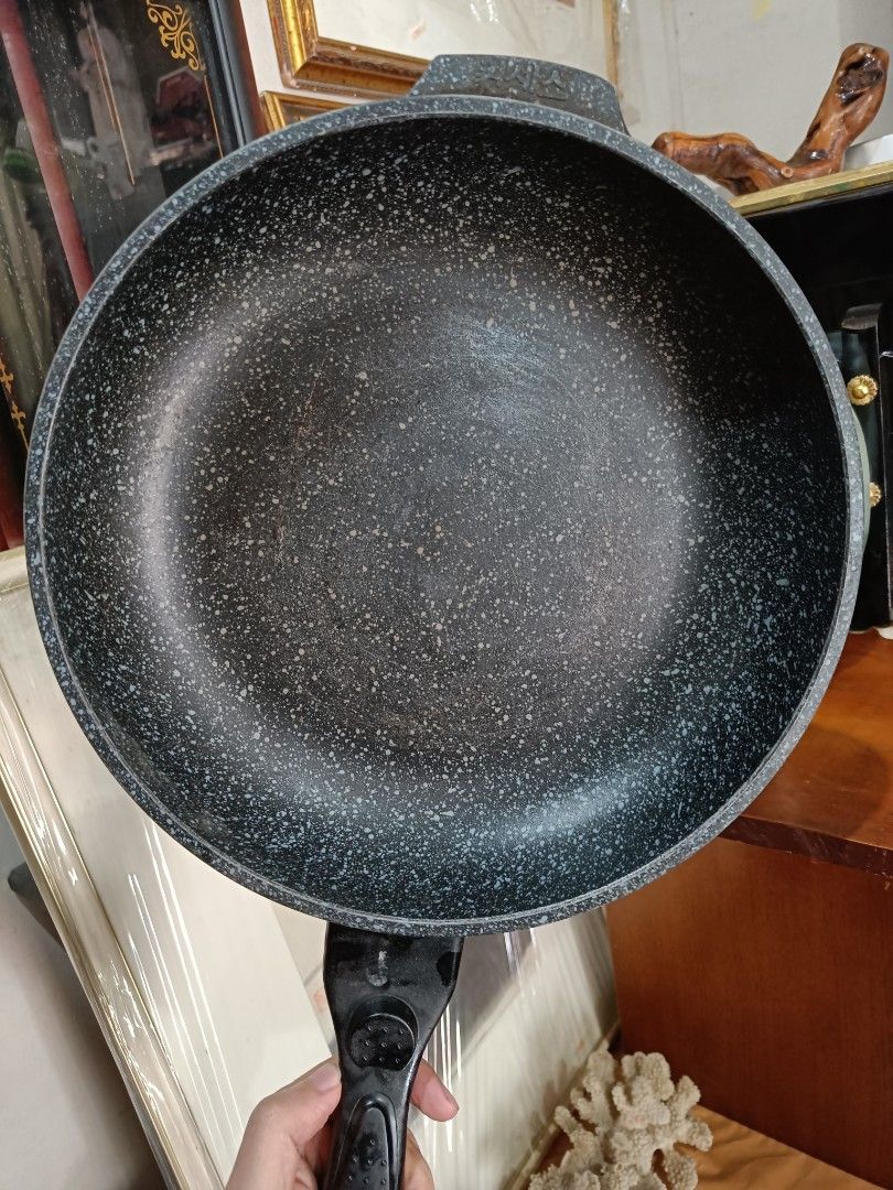 Korean wok style pan (Category: Cookware & Accessories) located in Taguig. Submitted by ashicollection (Listing ID 1468955847, Image 2). Description: Please read! For sure buyer only! NO COD/COP No reservation The items will be sold to the first payer w/o prior notice. Verbal reservations are not acceptable. Note: All items are vintage. Please manage your expectations accordingly. G cash payment. Shipping via Lalamove Metro Manila. For province: 